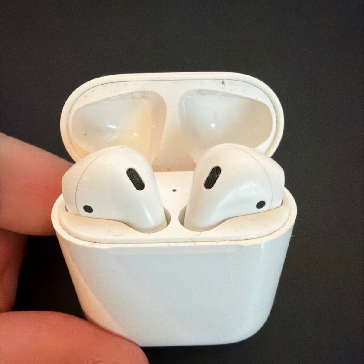 Apple AirPods 2. Generation mit Ladecase